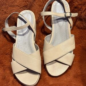 Eileen Fisher Women’s Beige Leather Platform Ankle Strap Sandals Size 7.5 Summer
